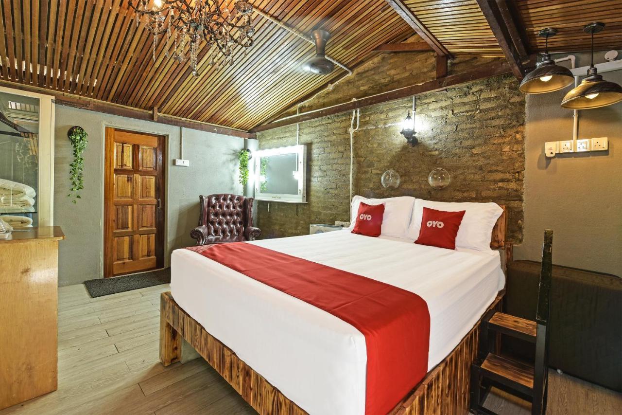 Oyo 90636 Teratak Zakiah Chalet Jerantut Exterior photo