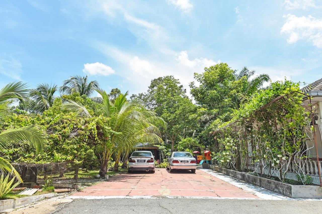 Oyo 90636 Teratak Zakiah Chalet Jerantut Exterior photo