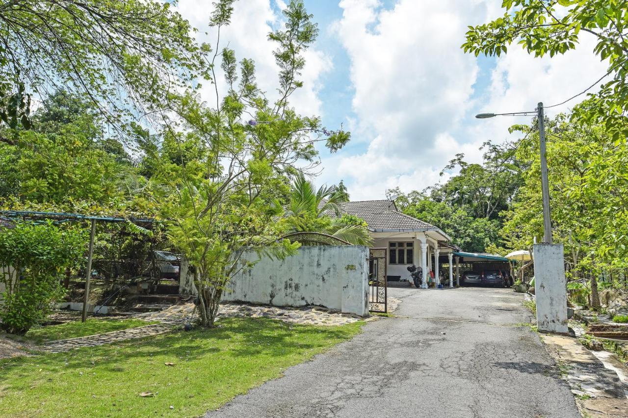 Oyo 90636 Teratak Zakiah Chalet Jerantut Exterior photo