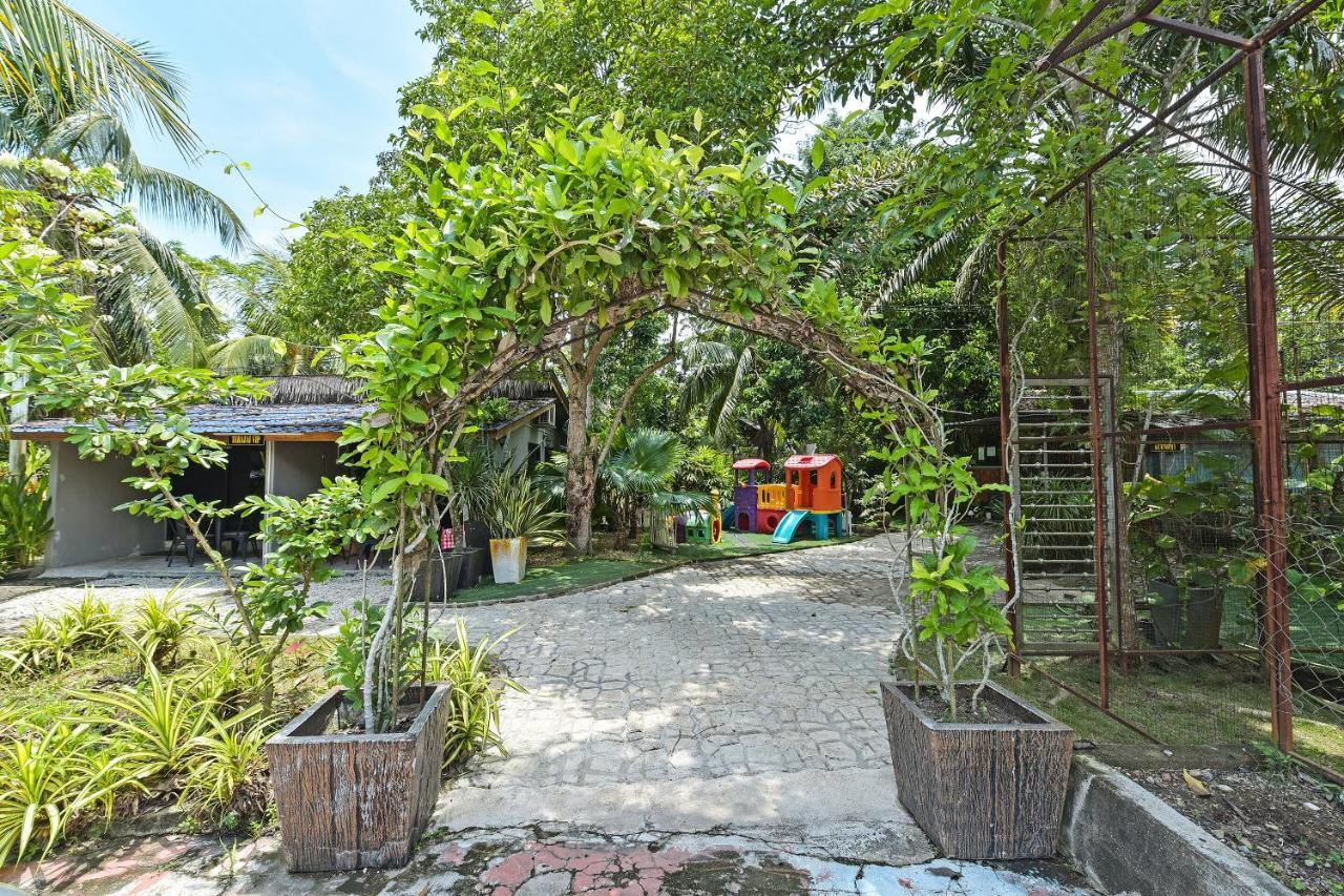Oyo 90636 Teratak Zakiah Chalet Jerantut Exterior photo