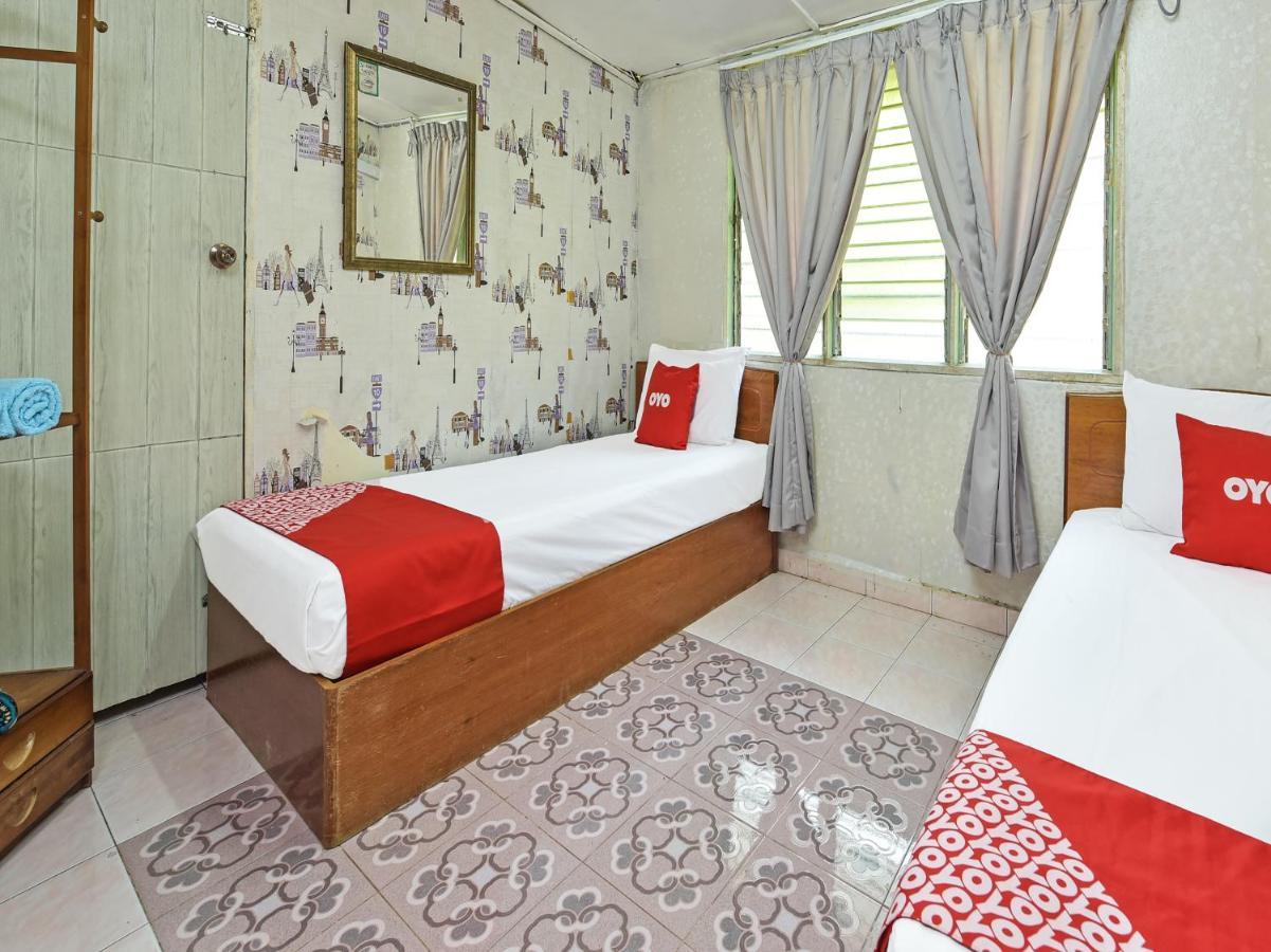 Oyo 90636 Teratak Zakiah Chalet Jerantut Exterior photo